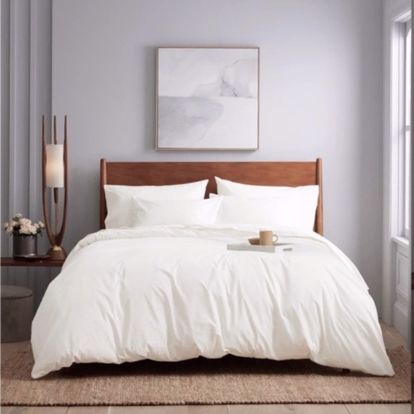 Quince Classic Organic Percale King Duvet Cover in White - Picture 2 of 6